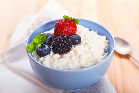 Queijo cottage com frutas